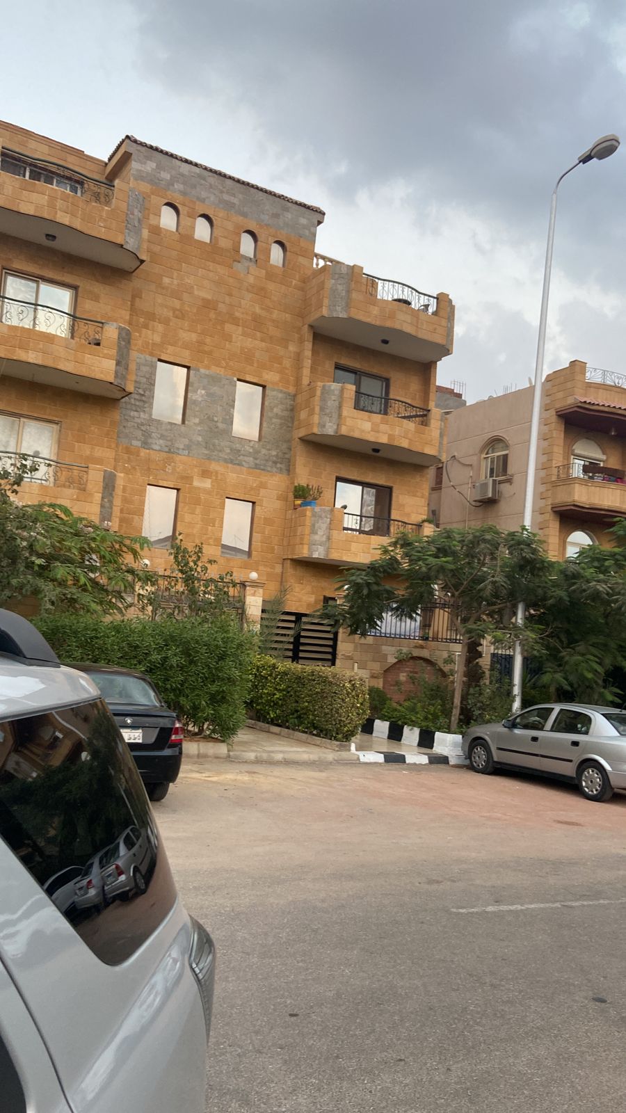 امتلك شقه لقطه 200م دور تانى بالبنفسج فيلات القاهره الجديده التجمع الاول