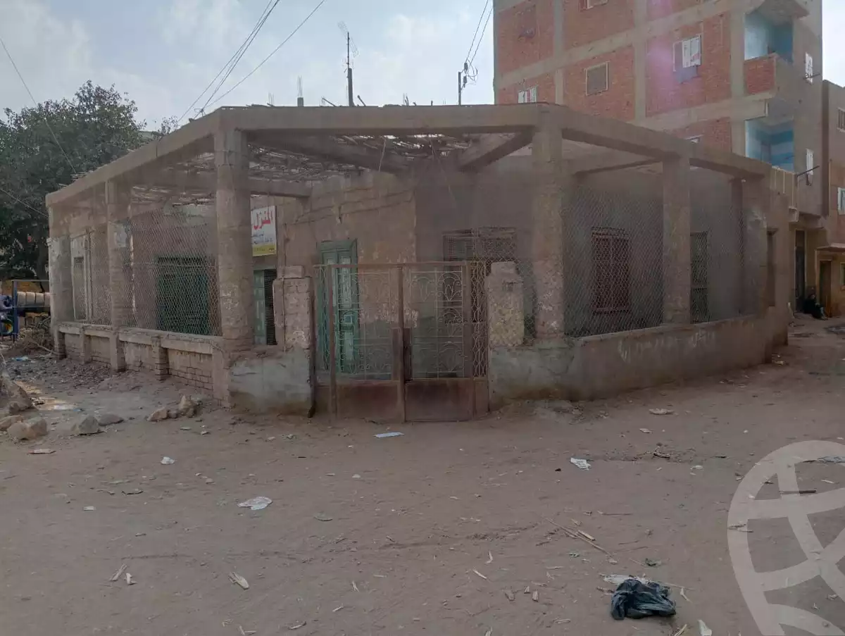 منزل للبيع على مساحة 268م يصلح للأغراض السكنية والتجارية على بعد 50متر من النيل