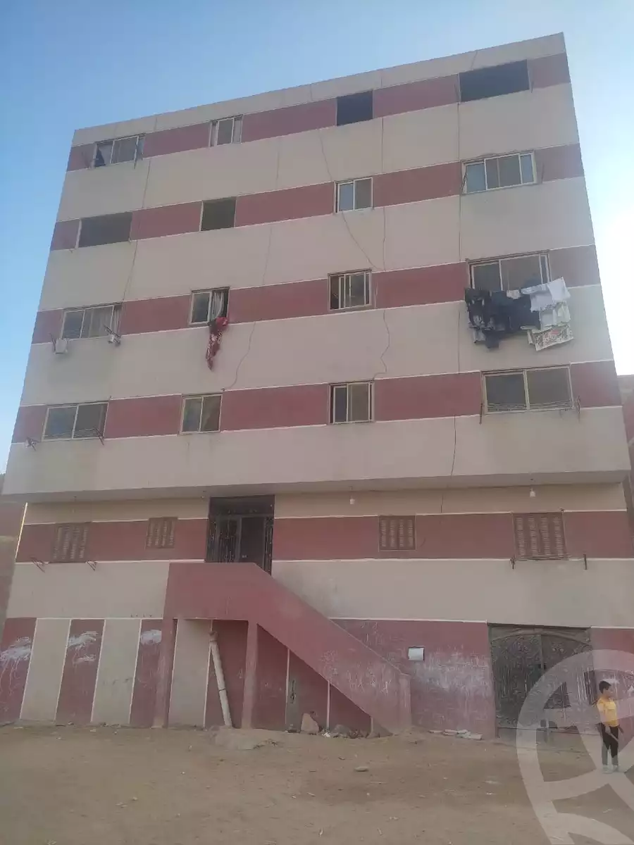 بيت 5 أدوار + بدورم بمساحه 150م كل دور شقتين للبيع في الالبان - من المالك مباشرة