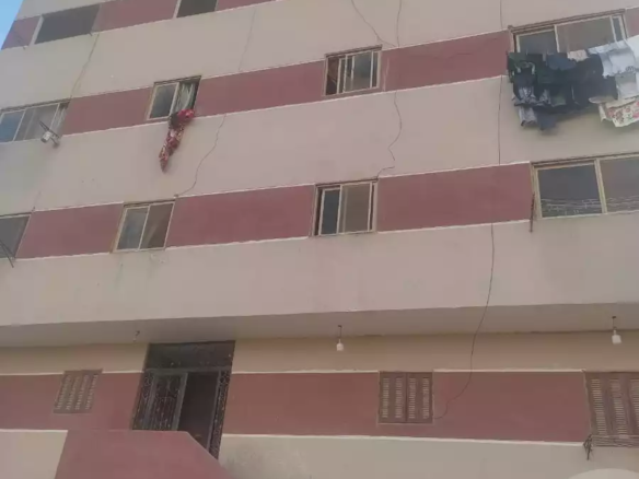 بيت 5 أدوار + بدورم بمساحه 150م كل دور شقتين للبيع في الالبان - من المالك مباشرة