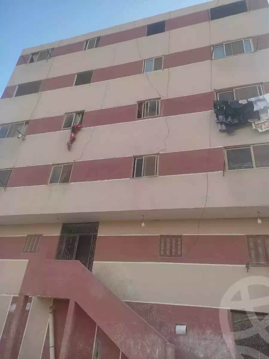 بيت 5 أدوار + بدورم بمساحه 150م كل دور شقتين للبيع في الالبان - من المالك مباشرة